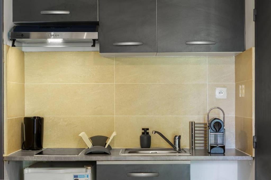 Le Saint-Gilles - Studio A St-Gilles-Les-Bains - Situe Dans Residence Privee Avec Piscine المظهر الخارجي الصورة